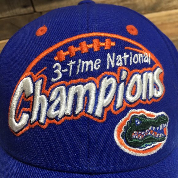 Gators 3 Time National Champs '96 '06 '08 Hoop/Latch Adjustable TOW - Picture 2 of 7